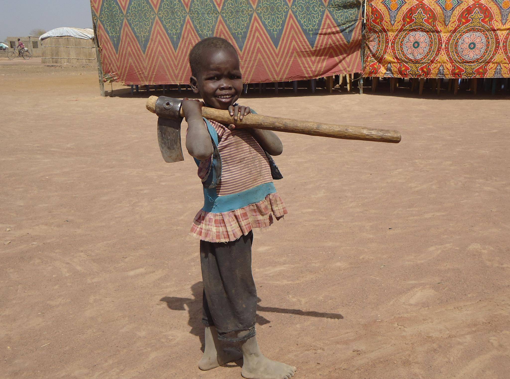  Kinder halfen bei dem Bau des Schutzhauses zwar nicht mit, "aber sich mit der Hacke fotografieren zu lassen, das war für sie das Größte", sagt Heiko Lammertz. 