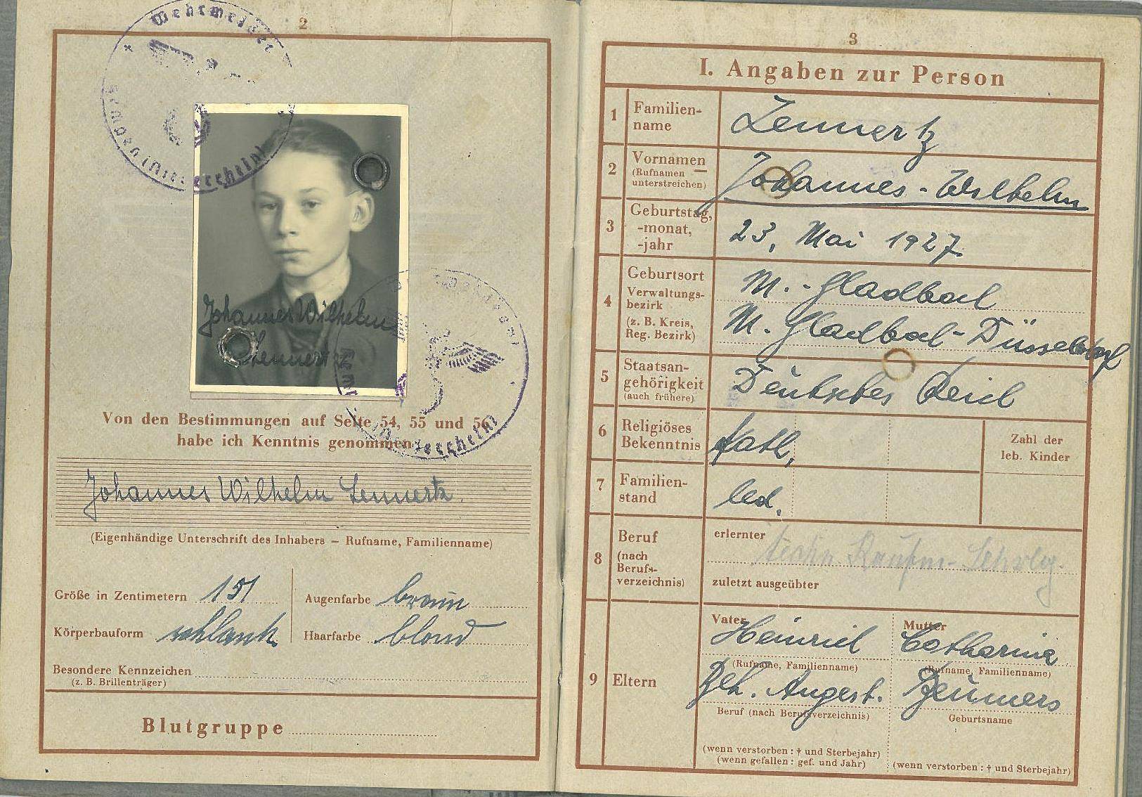  Dank dieses "Wehrpasses" musste Hans-Willi Lennertz nicht aktiv am Krieg teilnehmen. Er war mit 1,51 Meter zu klein und wurde ausgemustert. 