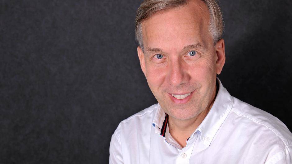  Volker Mertens begibt sich gemeinsam mit weiteren Musikerinnen in die unendlichen Weiten der Filmmusik. 