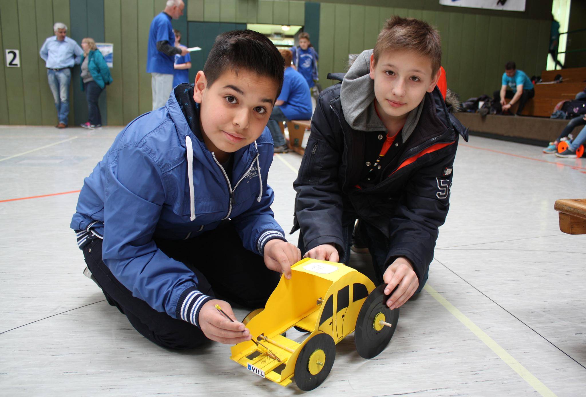  Yasin und Leon haben es mit ihrem Gefährt ebenso auf den Designpreis abgesehen, wie... 