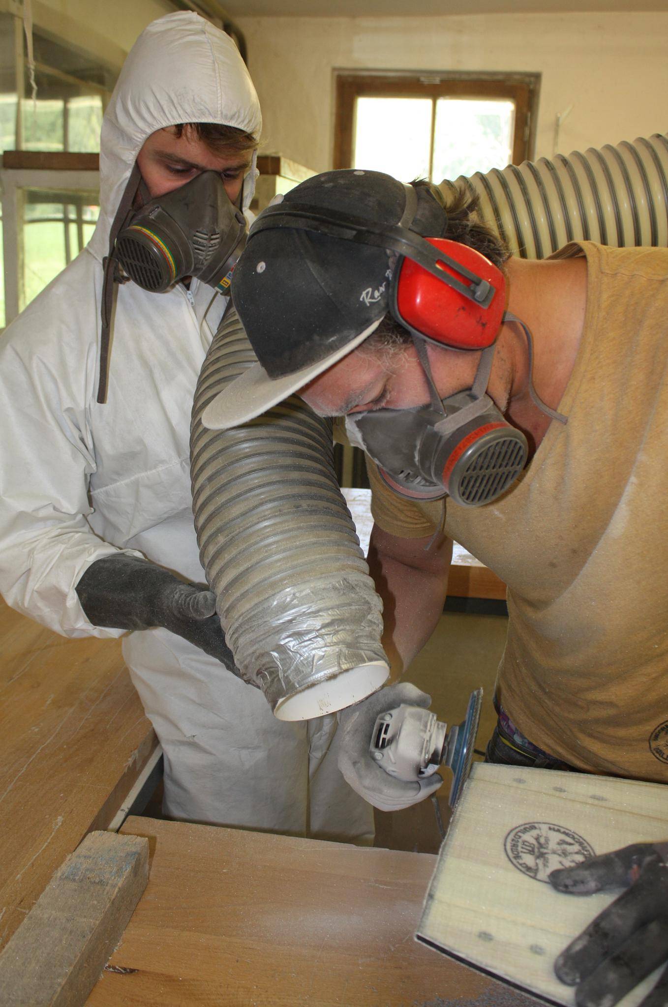  Nach dem Backen wird noch einmal geschliffen - die Kanten besonders genau. 