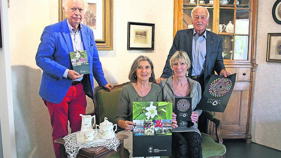 Dr. Albert Pauly (Vorsitzender des Vereins für Heimatpflege Viersen), Marlies Brüse, (2. Vorsitzende), Doris Schaffrath (Cinema Villa Marx), und Fritz Meies (Sparkassenstiftung) (v.l.) zogen eine positive Bilanz nach einem Jahr „Villa Marx“.