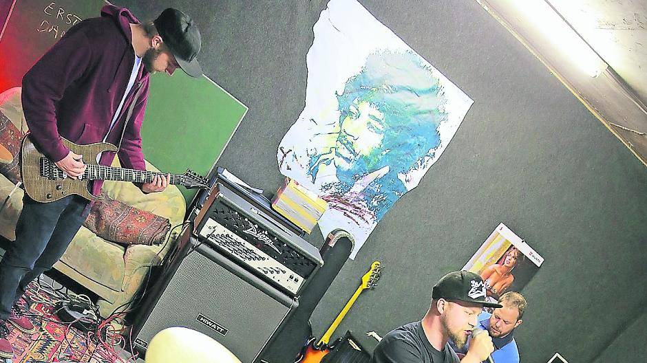 Jimi Hendrix wacht über die Proben der Feedback Mafia.