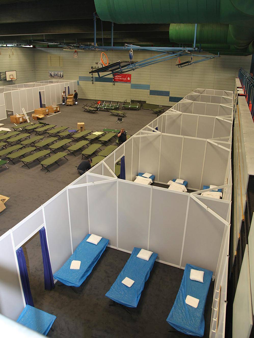  Selbst Trennwände konnten in der Kürze der Zeit organisiert werden. 