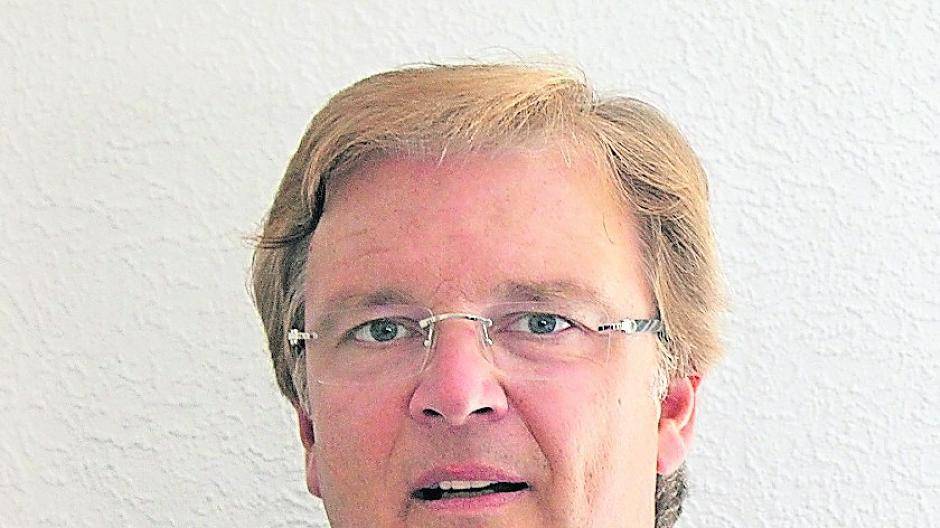 Dr. Berthold Stentenbach gibt Azubis Steuertipps.