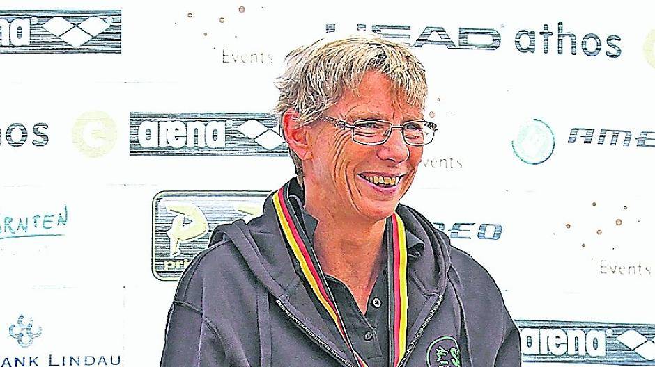 Statt im Krankenhaus auf dem Siegertreppchen: Dr. Ilona Radermacher ist Deutsche Meisterin im Freiwasserschwimmen auf der fünf Kilometer Distanz in der Altersklasse AK 55.