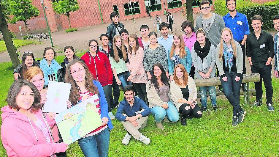 So sieht gelebte deutsch-türkische Freundschaft aus: Schüler aus Istanbul und dem Kreis Viersen erschufen gemeinsam ein Märchenbuch. Die Bilder der Szenen sind auch fertig, jetzt bald soll das Buch gedruckt und veröffentlicht werden.