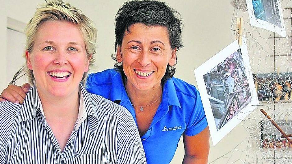 Zur experimentellen Performance laden Fotografin Claudia Ohmer (li.), Innenarchitektin Anthoula Kapnidou und Künstlerin Diana Drechsler (Foto rechts) nach Breyell ein.