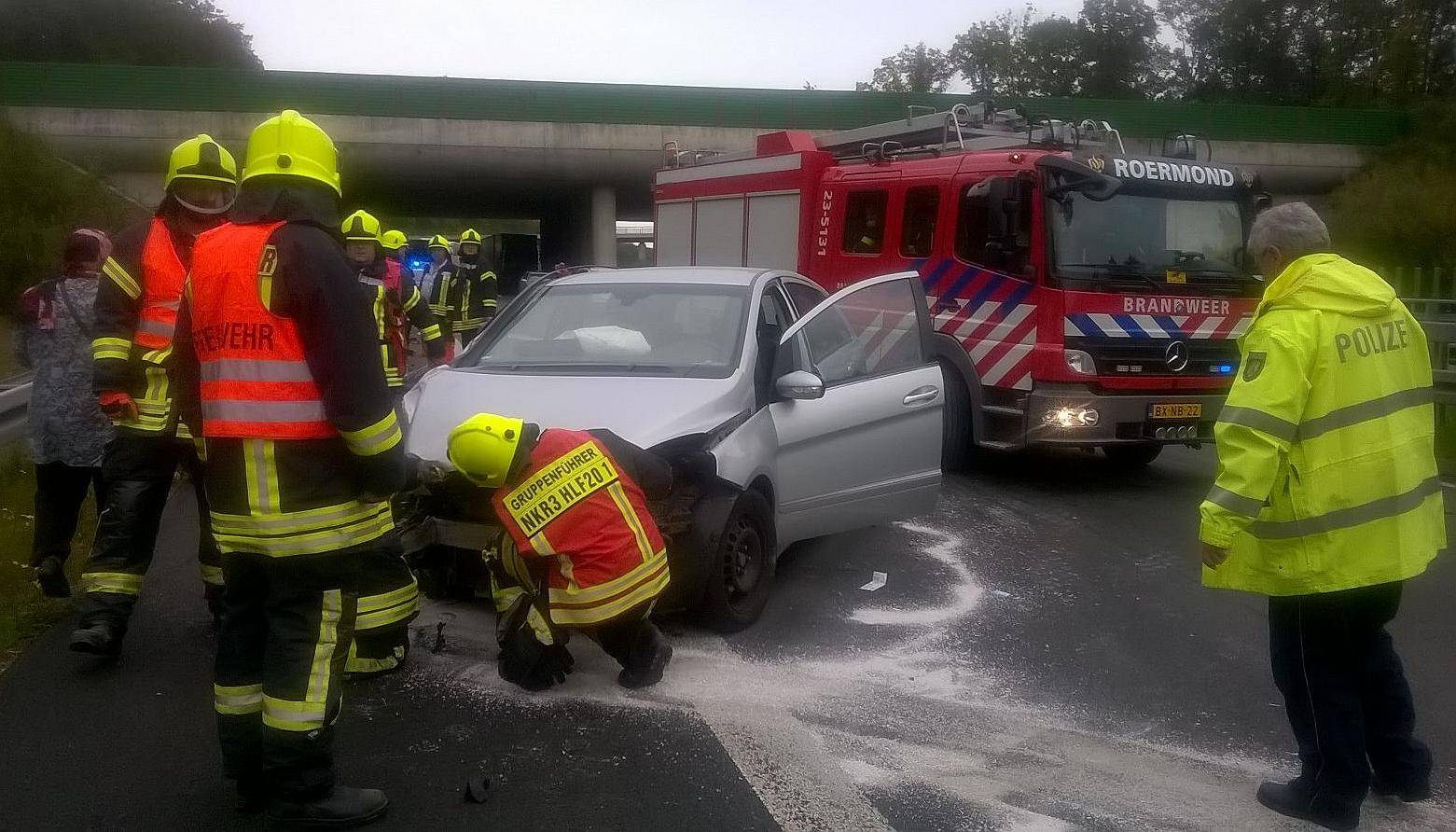 Die A52 ist in Richtung Niederlande nach einem schweren Unfall derzeit gesperrt.