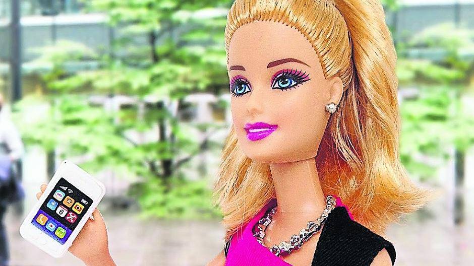 „Busy Girl“: Barbie als Geschäftsfrau. Das Niederrheinische Freilichtmuseum widmet der bekannten Spiel-Puppe eine Sonderausstellung.