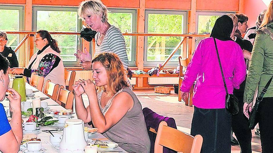 Alle 14 Tage lädt der Zonta Club Viersen Flüchtlingsfrauen zum Frühstück ein - Reden, Essen, Kaffee oder Tee trinken, mehr von einander erfahren.