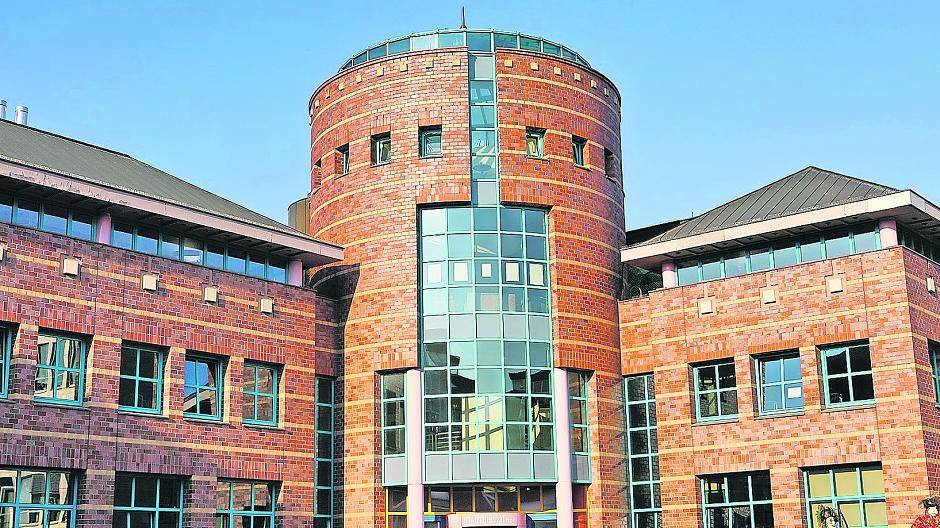  Die Stadtbibliothek wird 25 Jahre alt. 