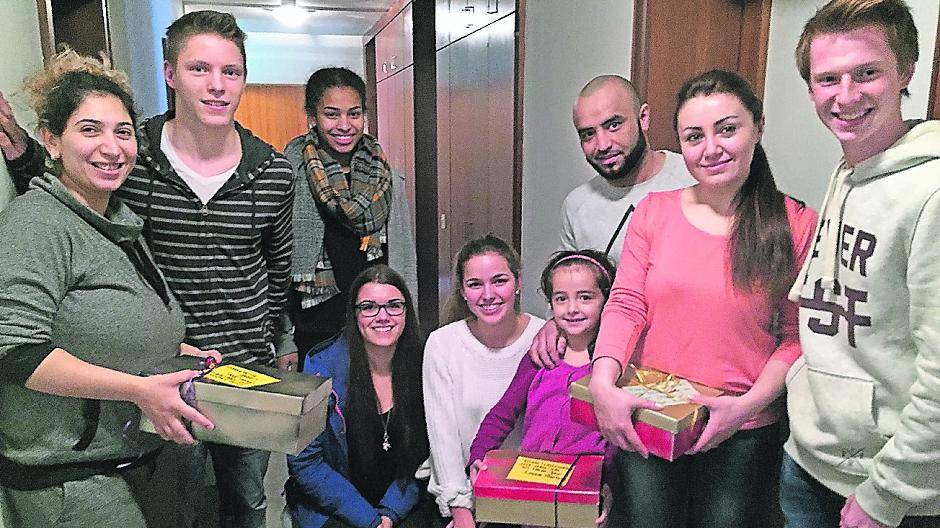 AMG-Schüler beschenkten Flüchtlingsfamilien