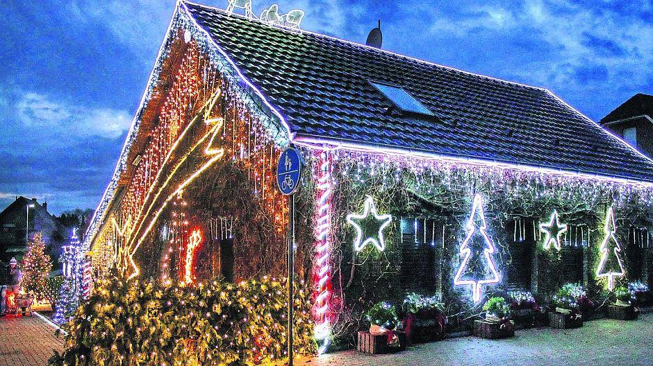 Das Weihnachtshaus der Familie Storm in Brüggen ist täglich bis zum 6. Januar von 6 bis 8 Uhr und von 17 bis 24 Uhr illuminiert.
