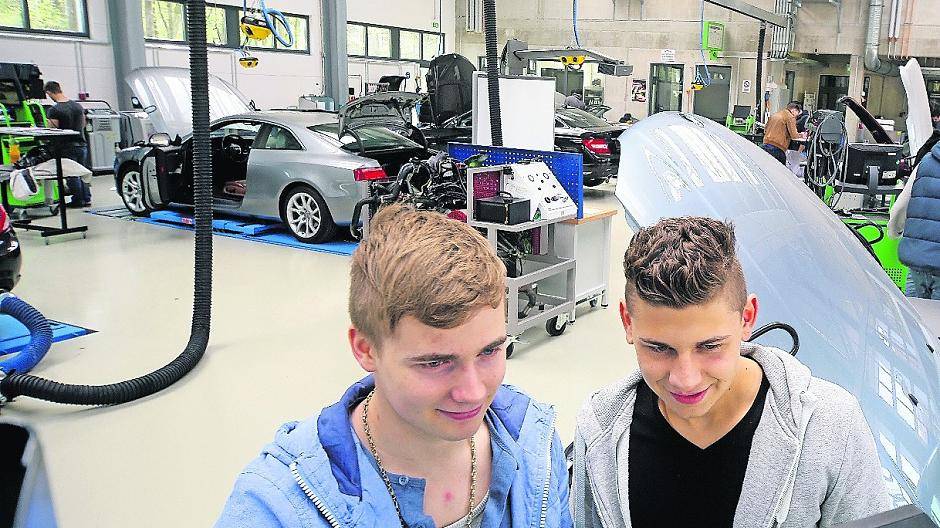  Schnuppern in der Werkstatt: Wer einen technischen Beruf ergreifen will, ist bei den Berufsfelderkundungen bestens aufgehoben. 