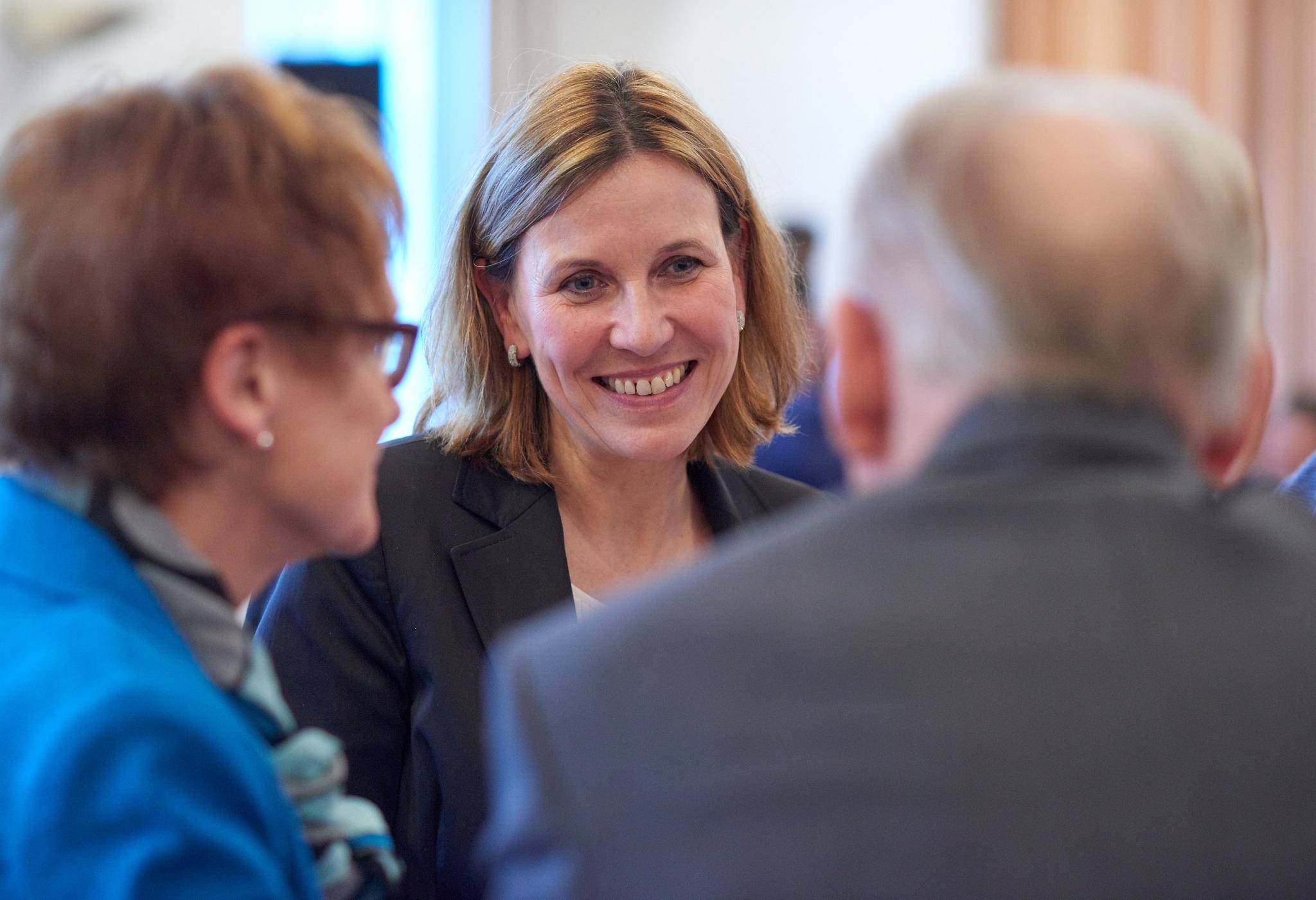  Sabine Anemüller lädt zum Gesprächskreis „Sabine am Mittag“ ein. 