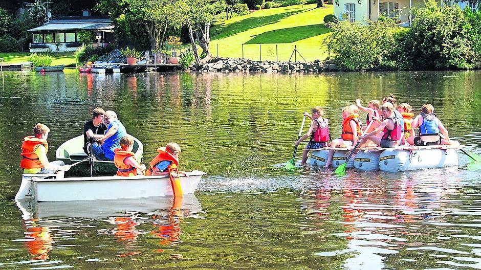 Bei den Action Days hatten die teilnehmenden Kinder am Hariksee die Möglichkeit, gemeinsam mit der SG Grenzland Niederkrüchten einen ersten Einblick ins Segeln zu bekommen.