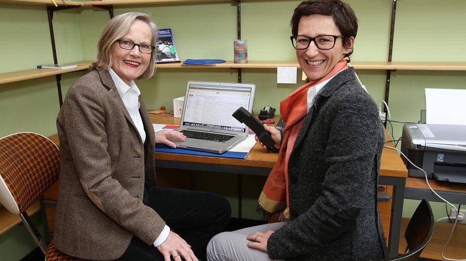  Katrin Schwarz (rechts) und Elke Slawski-Haun koordinieren die Arbeit bei der Flüchlingshilfe Meerbusch-Büderich. 