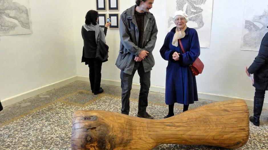  Konnte jetzt den Künstlerpreis entgegen nehmen und seine Werke zeigen: Benjamin Zanon hier mit Sonja Mataré. 