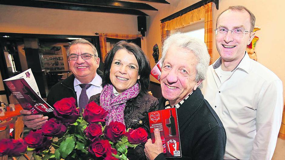 Die Organisatoren Matthias Vieten, Alexandra Schellhorn, Roger Gerold und Andreas Krause von „Alles Liebe in Meerbusch“ freuen sich über die Aktion rund um den Valentinstag.