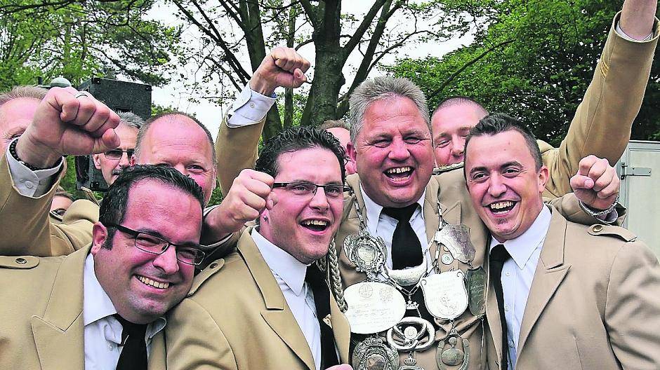 Die Burenkompanie besteht aus Kameraden, die in allen Zeiten zueinander halten. Und wenn der König aus ihren Reihen kommt, dann ist die Freude noch viel größer.