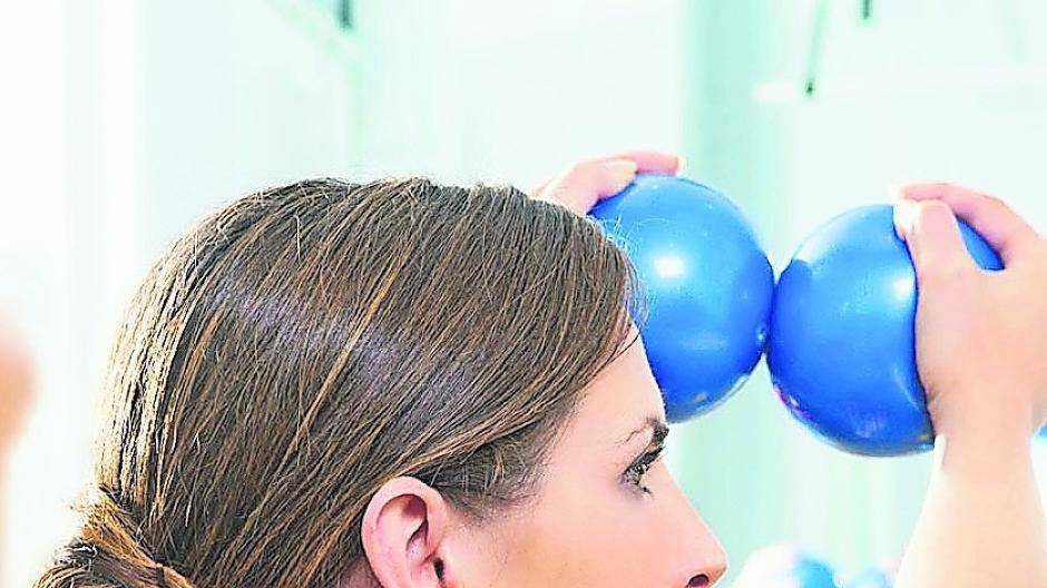 Regelmäßige Bewegung kann langfristig vor Rückenschmerzen schützen und bestehende Probleme lindern.