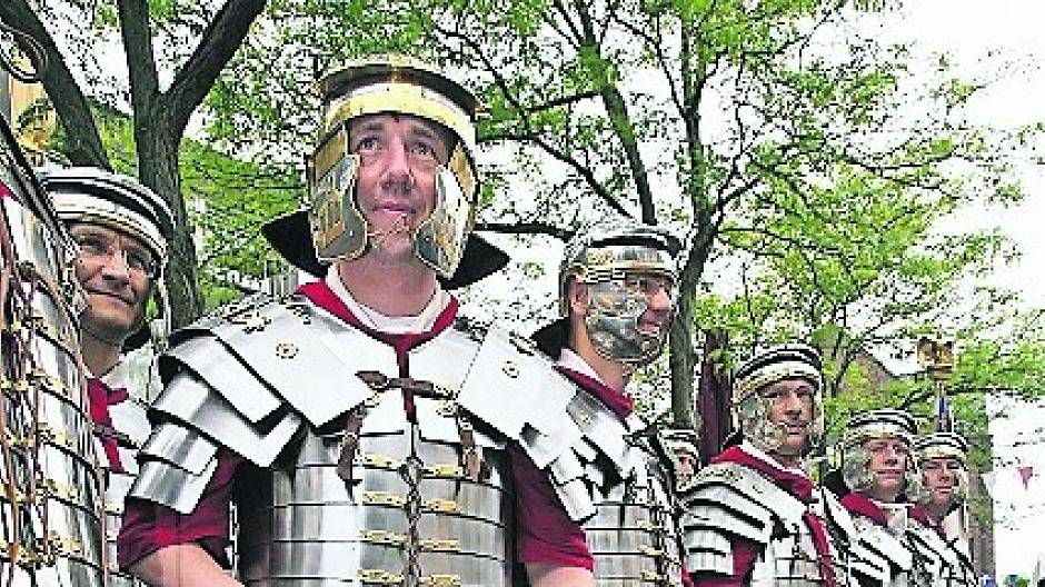 Die Kompanien haben es verinnerlicht: Glaube, Sitte, Heimat — die Ideale der Bruderschaft.