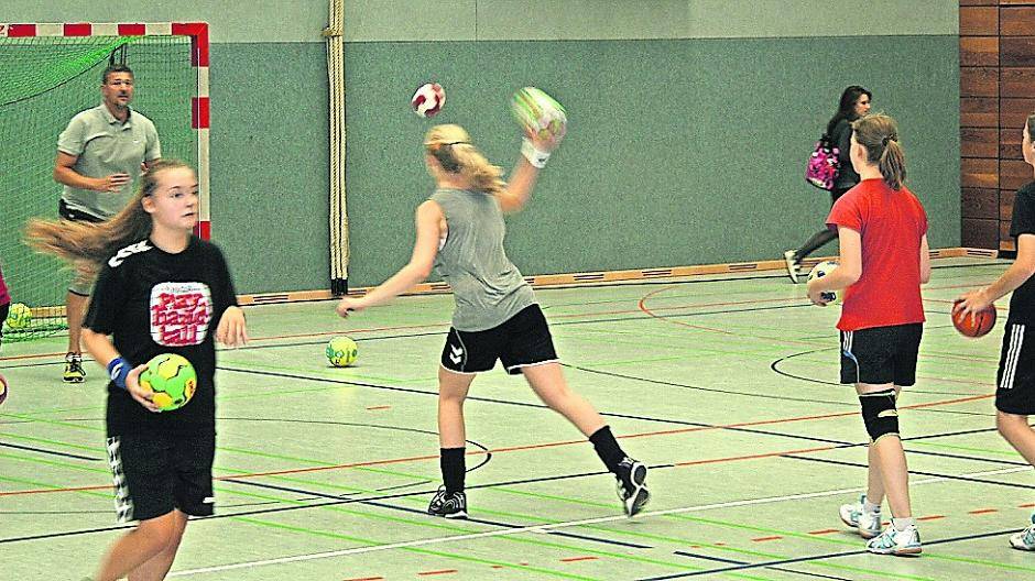 Am Samstag von 11 bis 16 Uhr werden in Büderich verschiedene Handballer-Workshops geboten.