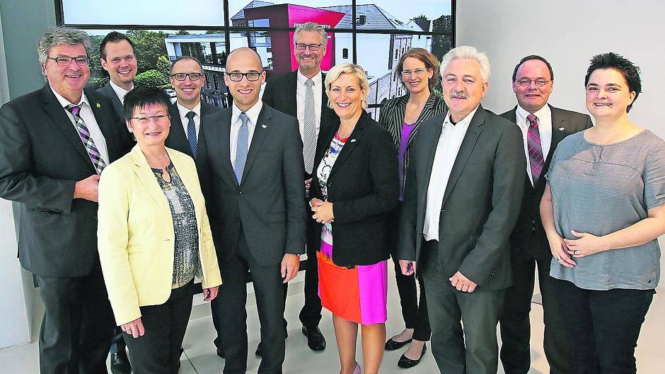 Die Wirtschaftsförderer des Rhein-Kreises Neuss kamen in Osterath zusammen (von links): Dr. Elmar Gasten, Rommerskirchen, Lidia Wygasch-Bierling, Dormagen, Alexander Sopart, Inwerk, Marcus Temburg und Benjamin Josephs, Rhein-Kreis Neuss, Jens Hohenbild, Inwerk, Heike Reiß, Meerbusch, Charlotte Hohn, Neuss, Hubert Zierbes, Kaarst, Robert Abts, Rhein-Kreis Neuss und Stefanie Bössem, Korschenbroich.