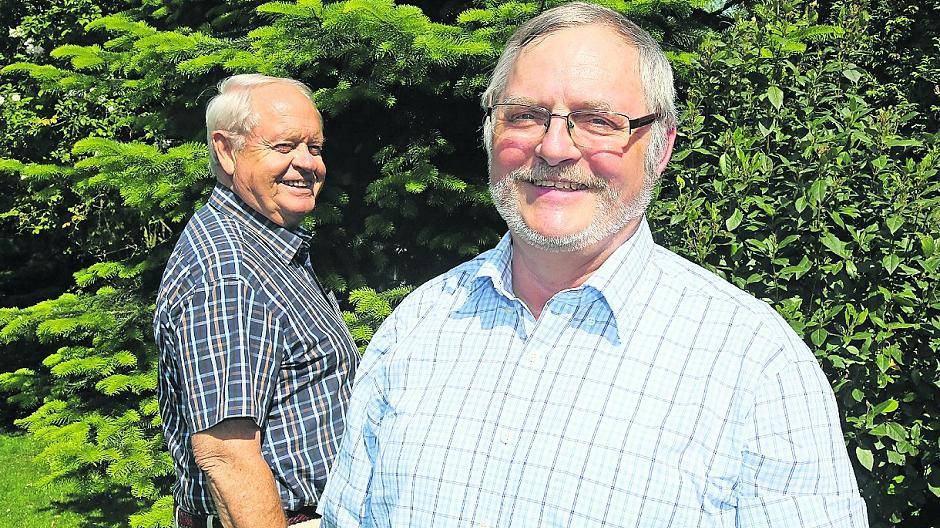 Norbert Paas (vorne) ist der neue Vorsitzende des Nierster Bürgervereins. Hans Wilhem Webers hat nach zehn Jahren das Amt in „jüngere“ Hände gegeben.