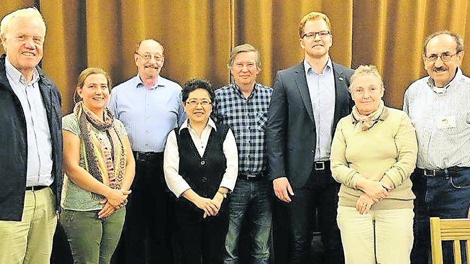 Der neue Vorstand und Freunde des Freundeskreises (v.l.): Dieter Spindler, Antje Takagi, Dr. C. Wilk, Yurie Takagi, Rainer Grund, Björn Kerkmann, (Stadt Meerbusch) Margret Abbing, Günther Milz.