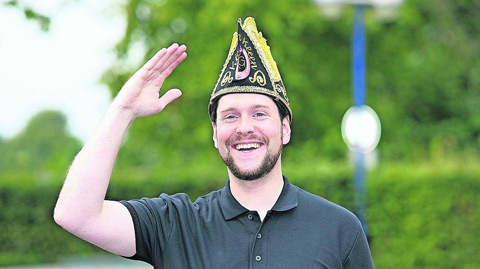  Karneval kann kommen: Die Nierster Narren haben ihren Prinzen und das Kinderprinzenpaar gewählt. Das närrische Zepter wird Philip Vasen (oben) schwingen, die die Kindernarrenschar regieren Lissy Potsada und Manuel Horster (unten). 