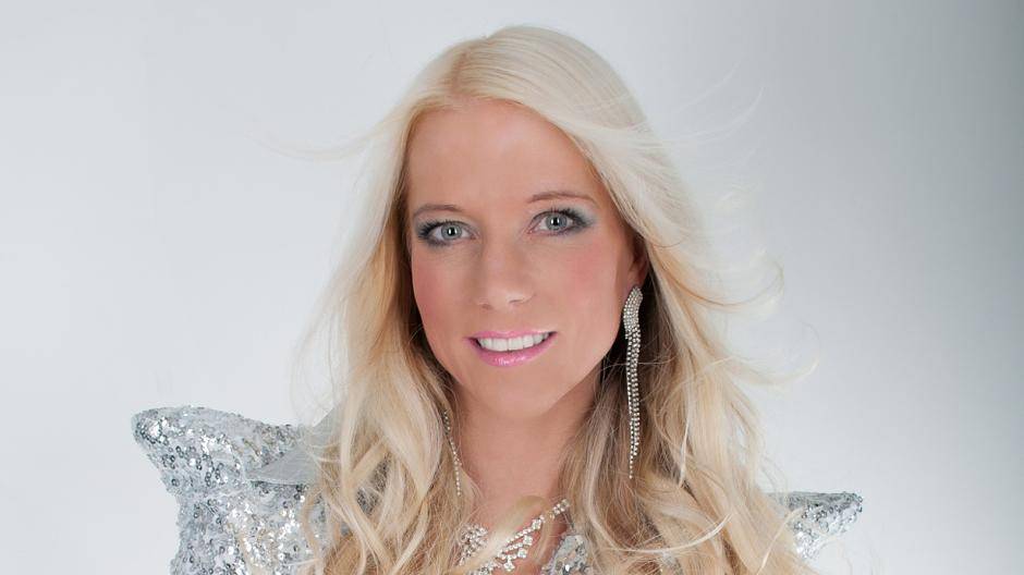  Wird am Sonntag für mächtig Stimmung im Festzelt in Bösinghoven sorgen: Jenny! 