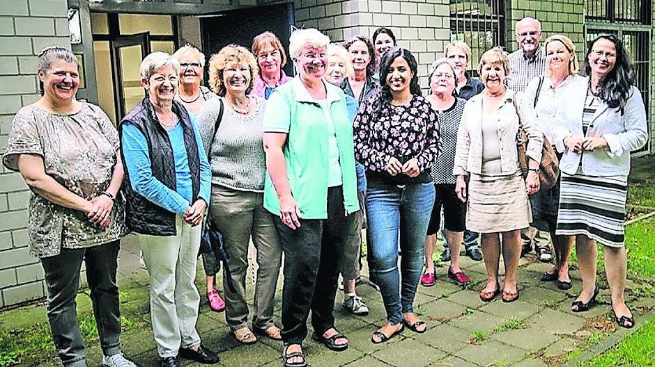 Die Helfer im Pappkarton haben viel zu tun. Foto: vuhl