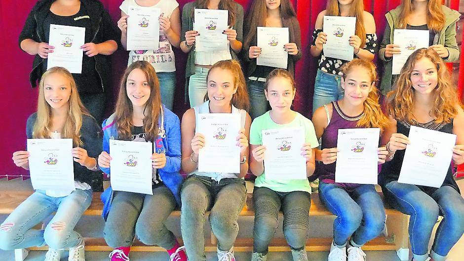 Zwölf Babysitter ausgebildet