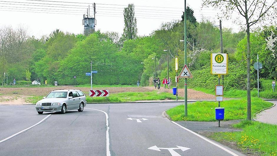  Die geplante K9n würde von den Rheingemeinden aus kommen, über die Forststraße direkt aufs Meerbusch-Gymnasium führen. 