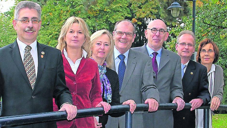  Wolfgang Schneider (l.) mit den restlichen Mitgliedern des neuen Vorstands von „PRO Osterath“. 