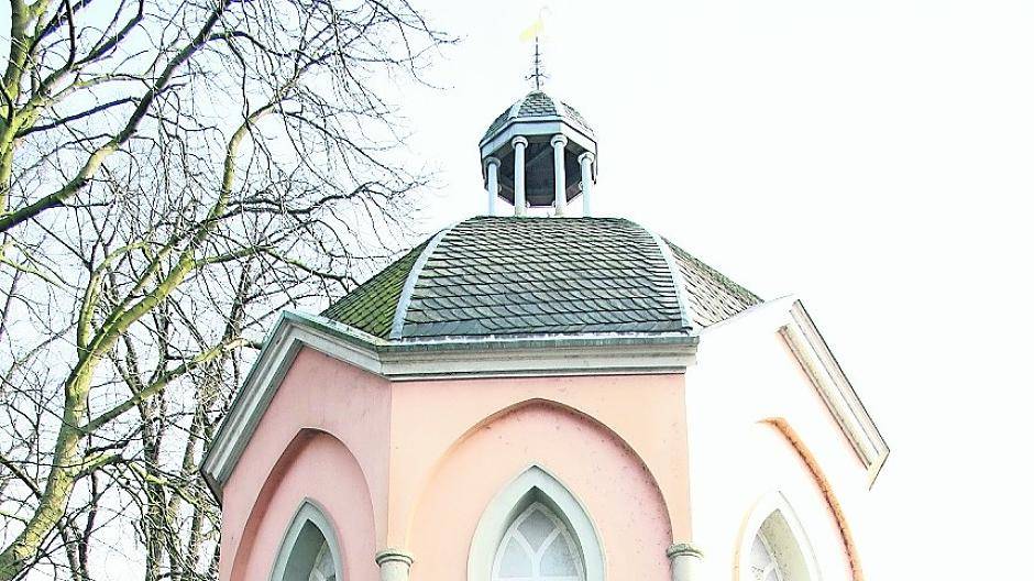  Ein Markenzeichen im Park von Haus Meer: Das Teehäuschen. 