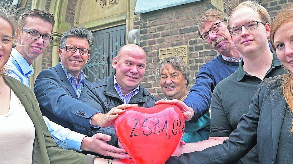  Die Organisatoren des „Fisternöllchen am Kapellchen“ haben mit viel Herz rund 2 500 Euro Spenden zusammenbekommen. 