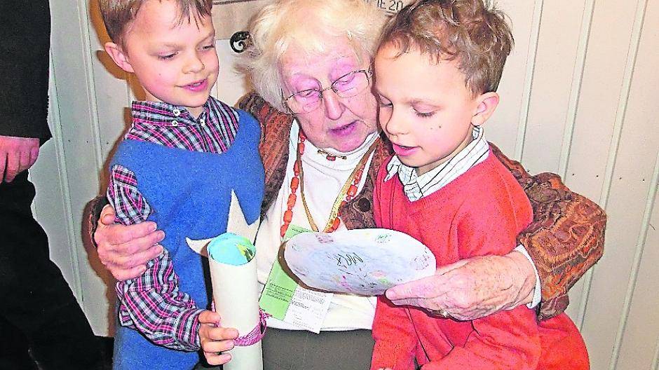  Dr. Rosemarie Vogelsang begrüßte ihren jungen Gäste genauso herzlich wie die erwachsenen. 