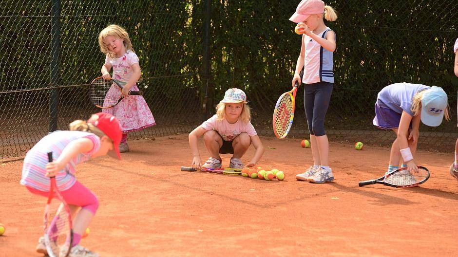 Der TC Bovert öffnet am Samstag, 18. April 2015, von 14 bis 18 Uhr für große und kleine Gäste seine Türen in Meerbusch-Osterath, Schubertstr., Ecke Neußer Feldweg.