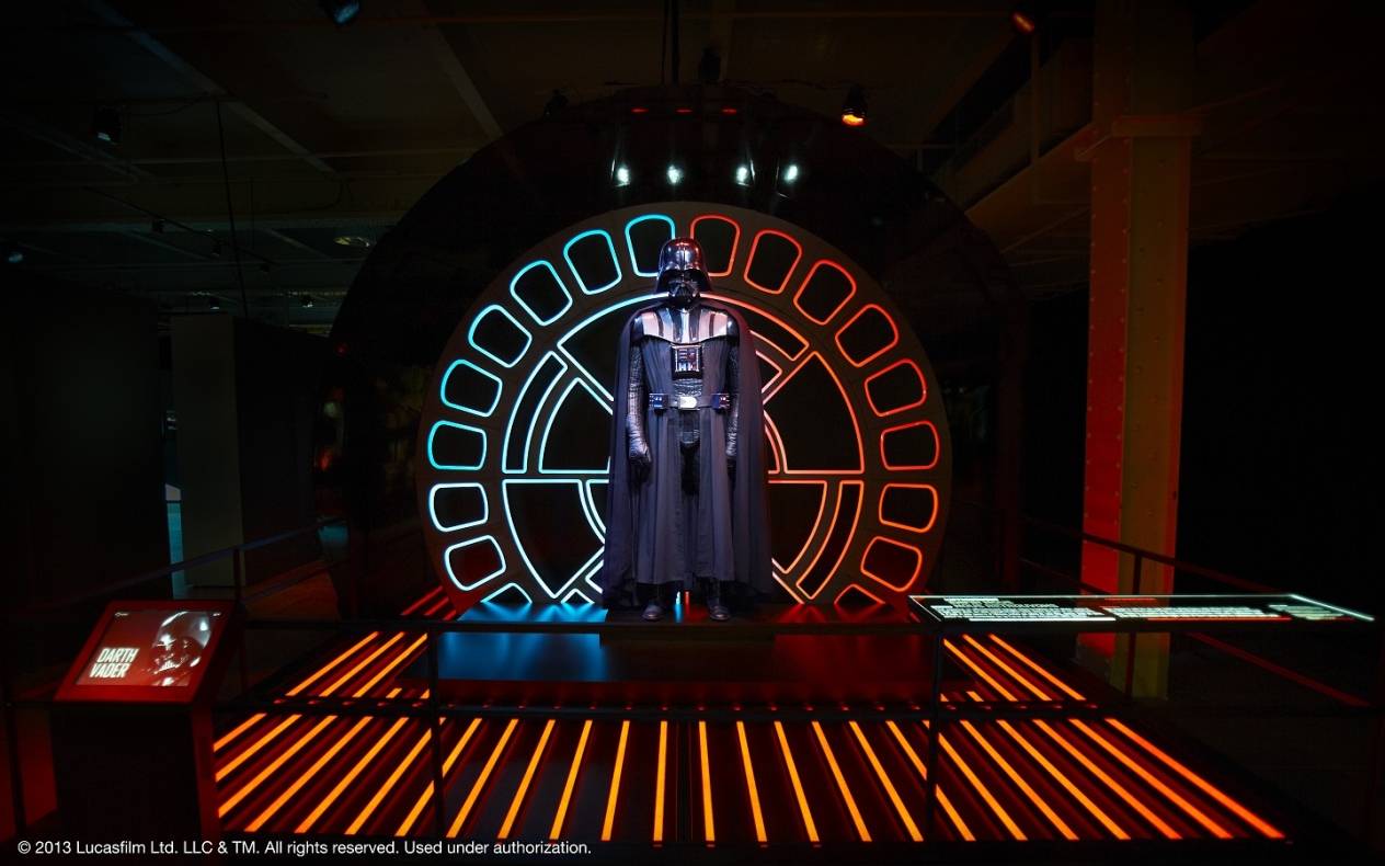  Dunkle Gestalt der Star-Wars-Saga: Darth Vader. Natürlich darf er in der Ausstellung nicht fehlen. 