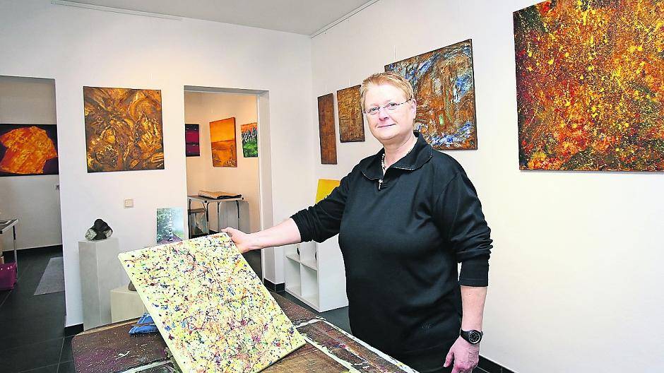 In ihrer Galerie präsentiert Künstlerin Angelika Kraft nicht nur ihre Werke, sondern möchte auch anderen Künstlern Raum für deren Kunst geben.