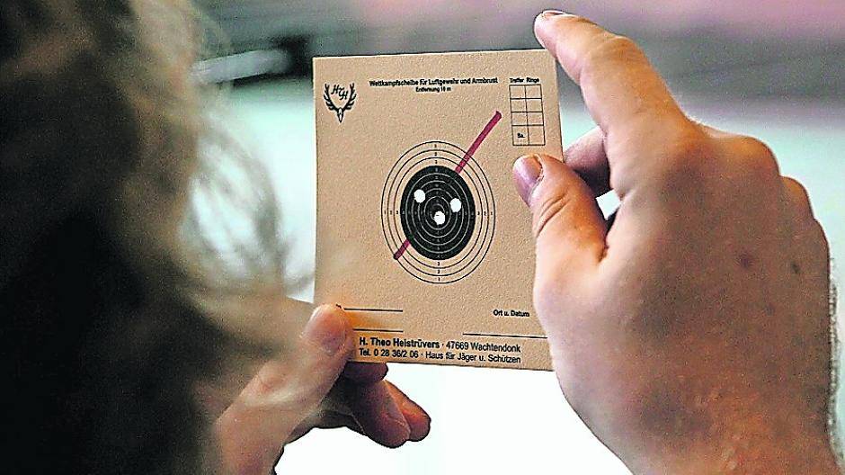  Die Lanker Schützen der Bruderschaft sind nicht nur festlich unterwegs, sondern messen sich auch sportlich am Schießstand. 