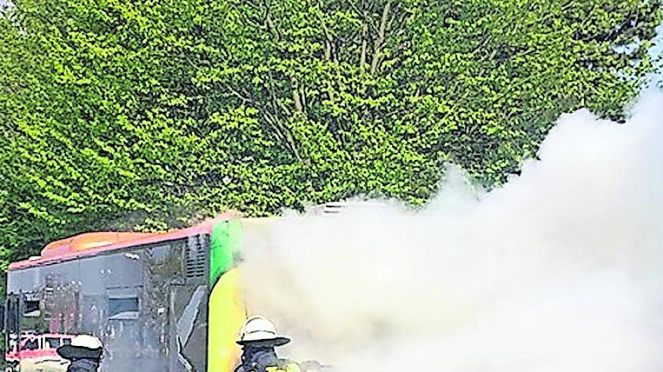  in Strümp brannte der Motor eines Linienbusses. In Folge war die Osterather Straße mehrere Stunden gesperrt. 
