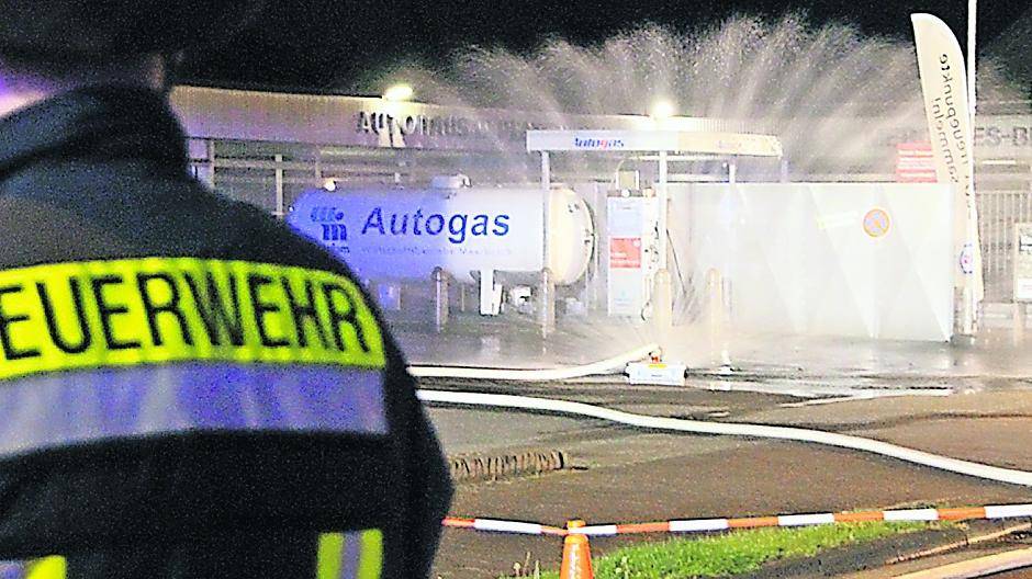  Dank der Feuerwehr konnte in Lank-Latum Schlimmeres verhindert werden. 