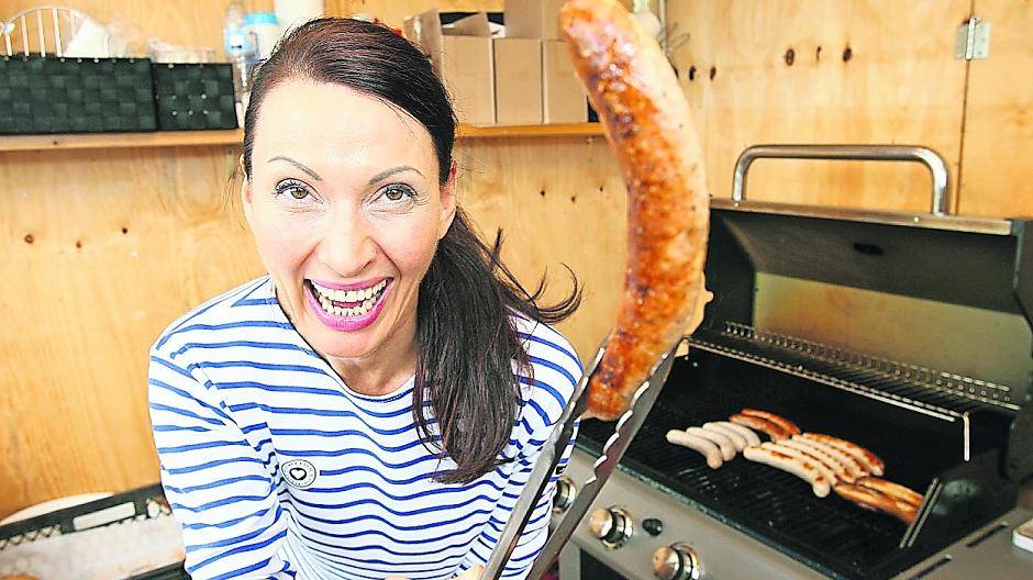Dani von Zittwitz hat allen Grund zur Freude: Die Meerbuscher „Extra-Wurst“ hat jetzt den „Goldenen Preis 2015“ erhalten.