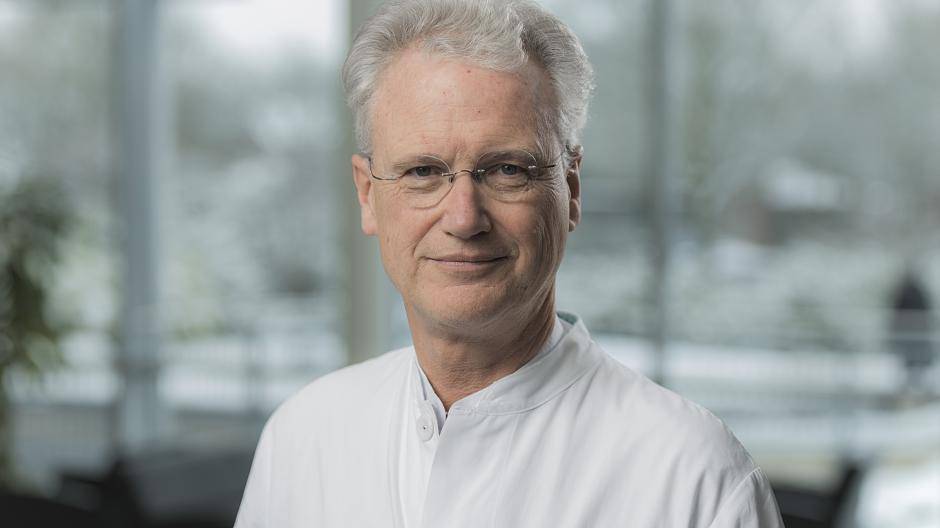 Dr. Thomas Pauly, Chefarzt der Klinik für Orthopädische Chirurgie/Rheumatologie wurde wieder ausgezeichnet.