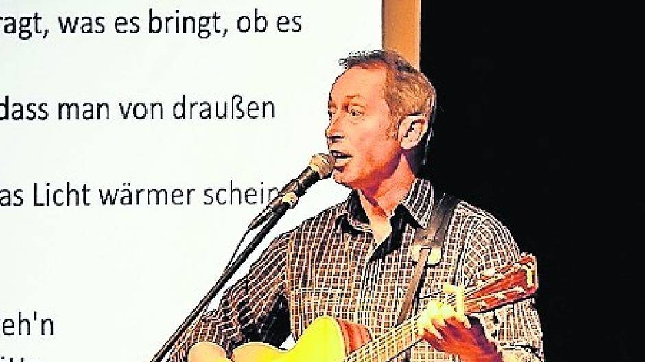  Johannes Brand singt wieder im Osterather Kanapee. 