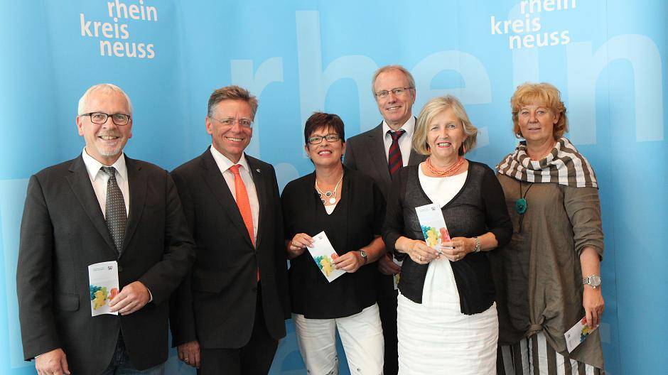 Schulrat Ulrich Plöger, Landrat Hans-Jürgen Petrauschke, Inklusionsbüroleiterin Gabriele Sponheimer-Golüke und die Schulräte Alois Mayer, Karin Roth-Junkermann und Marita Koblenz-Lüschow stellten das neue Inklusionsbüro vor (von links).